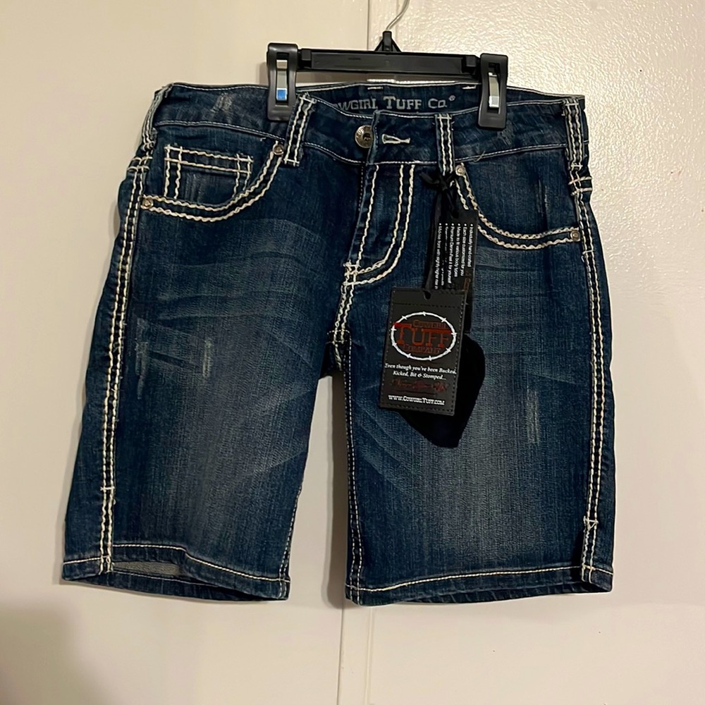 New Cowgirl Tuff Bermuda denim shorts. Size 26.